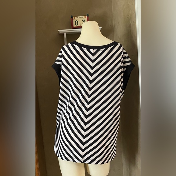 Gap Chevron Striped Sleeveless Sweater Top women’s size M - Picture 5 of 9